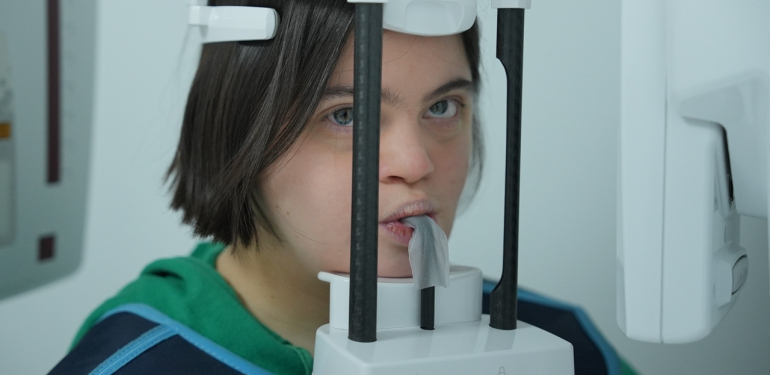 Dünya Oral Sağlığı Günü’nde down sendromlu gençlere özel bakım